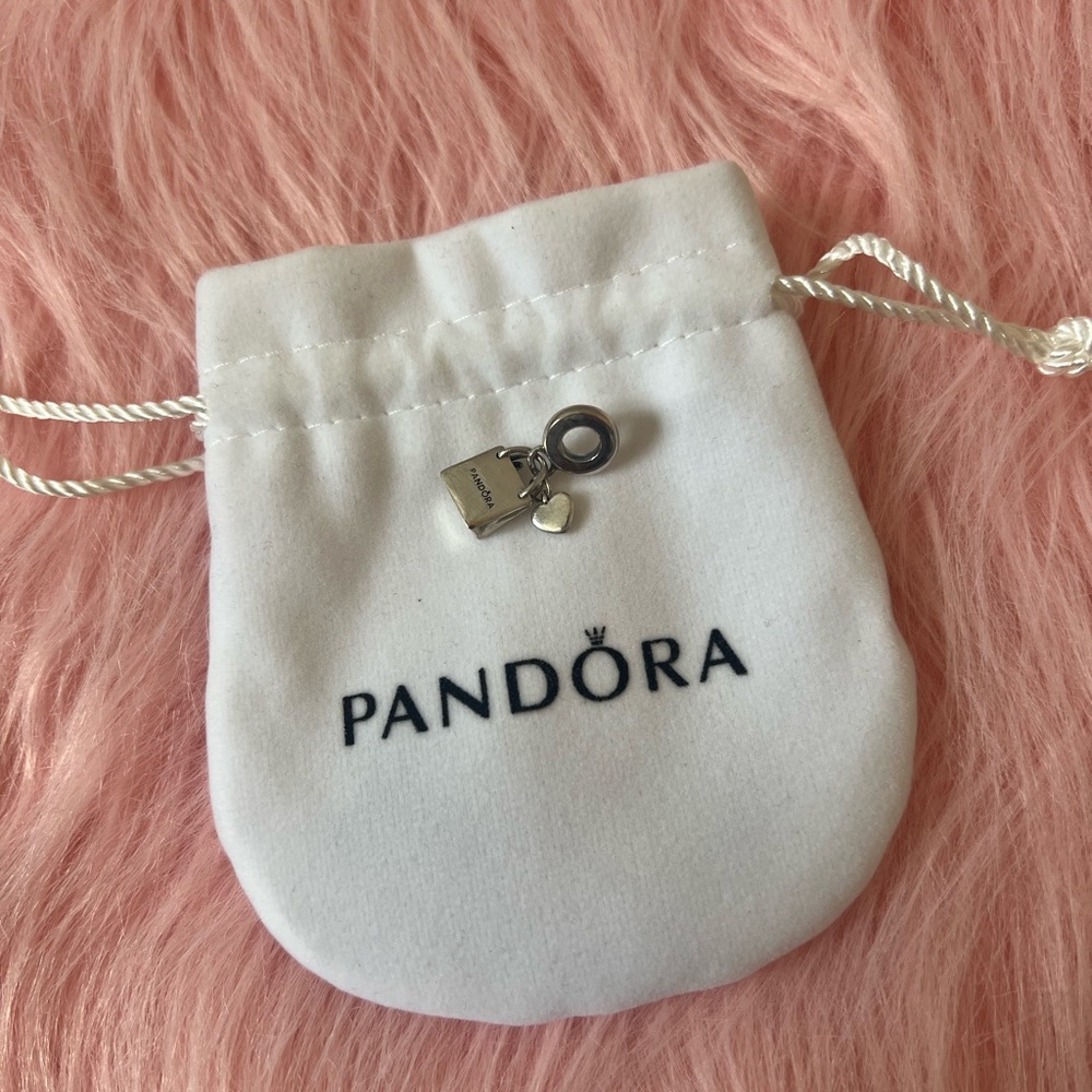 Pandora shopping Bag with Heart Charm